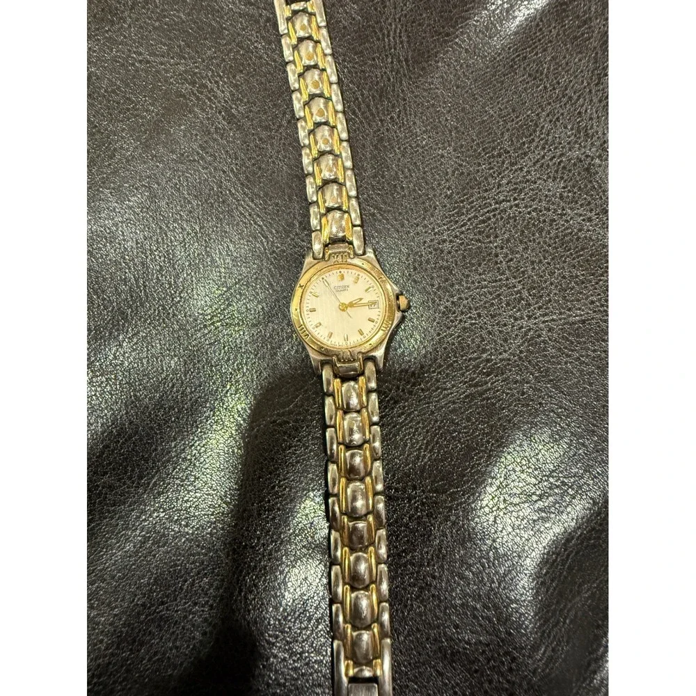Citizen Quartz Two Tone Watch Silver‎ Gold Date White Dial 1010-K33201-Y Mens